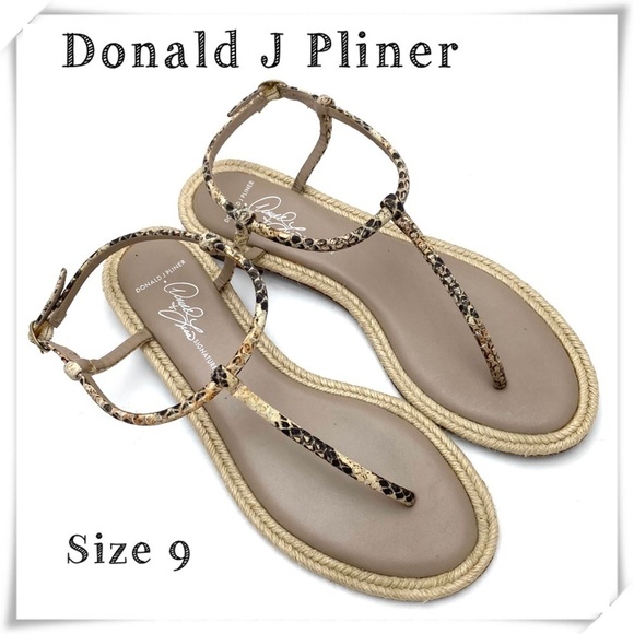 DONALD J Pliner Snakeskin Thong Ankle Strap Flat Sandals in Natural Beige Size 9 - Picture 1 of 9